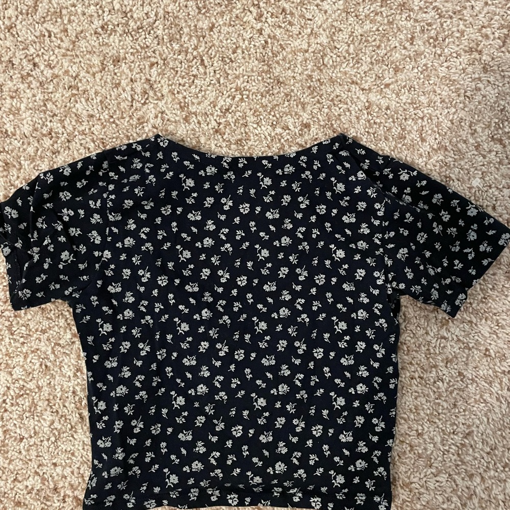 COPY - BRANDY MELVILLE floral crop top - Picture 4 of 4